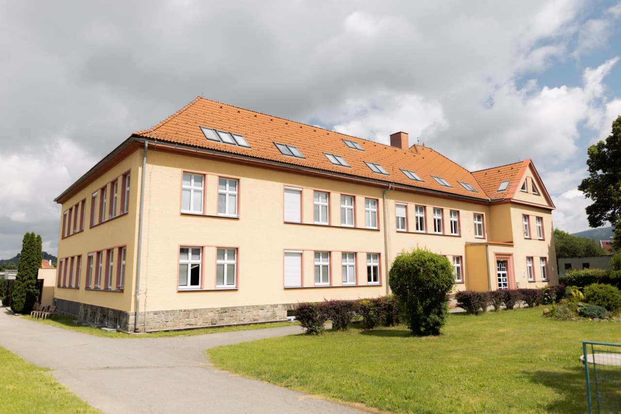 Budova Základní a mateřské školy Osečná